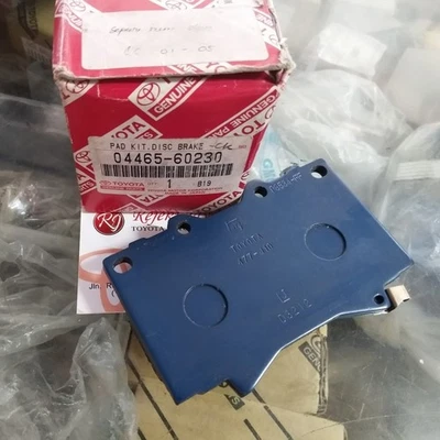Kit de pastillas de freno de disco originales OEM FR 04465-60230 aptas para Toyota Land Cruiser 1998-2007 Foto 1 de 2