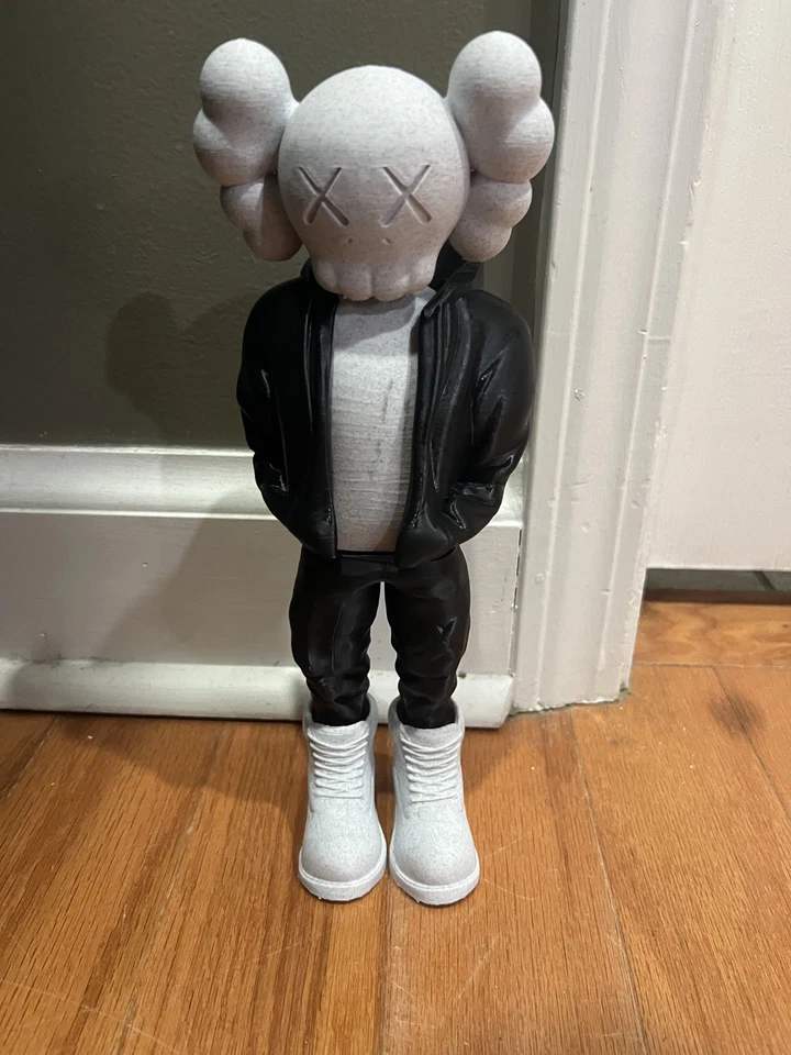 "KAWS 13"" impreso en 3D" Foto 1 de 1