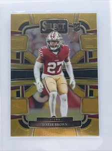 2023 Panini Select JI'Ayir Brown RC Gold Prizm 05/10 49ers RC - Foto 1 di 2