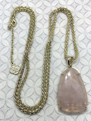 Ожерелье с подвеской Kendra Scott Sandra светло-розовый розовый кварц золотистый цвет - Изображение 1 из 4