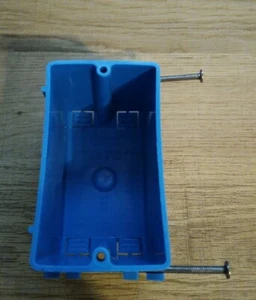 Carlon 1 velocidad 18 cu. in. Caja de interruptor/salida eléctrica de PVC azul nuevo trabajo B118A - Imagen 1 de 8