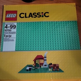 Unopened & New LEGO CLASSIC: Green Baseplate (10700)