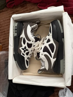 Zapatillas para hombre Louis Vuitton talla 7,5 Foto 1 de 4