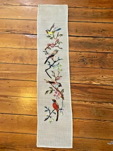 Tapiz de pared vintage inacabado punta de aguja pájaro floral 8 x 35 - Imagen 1 de 13