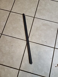 00 Dodge Durango Rear Right Window Sill Outer Glass Run Seal Beltline Sweep Felt - Bild 1 von 5