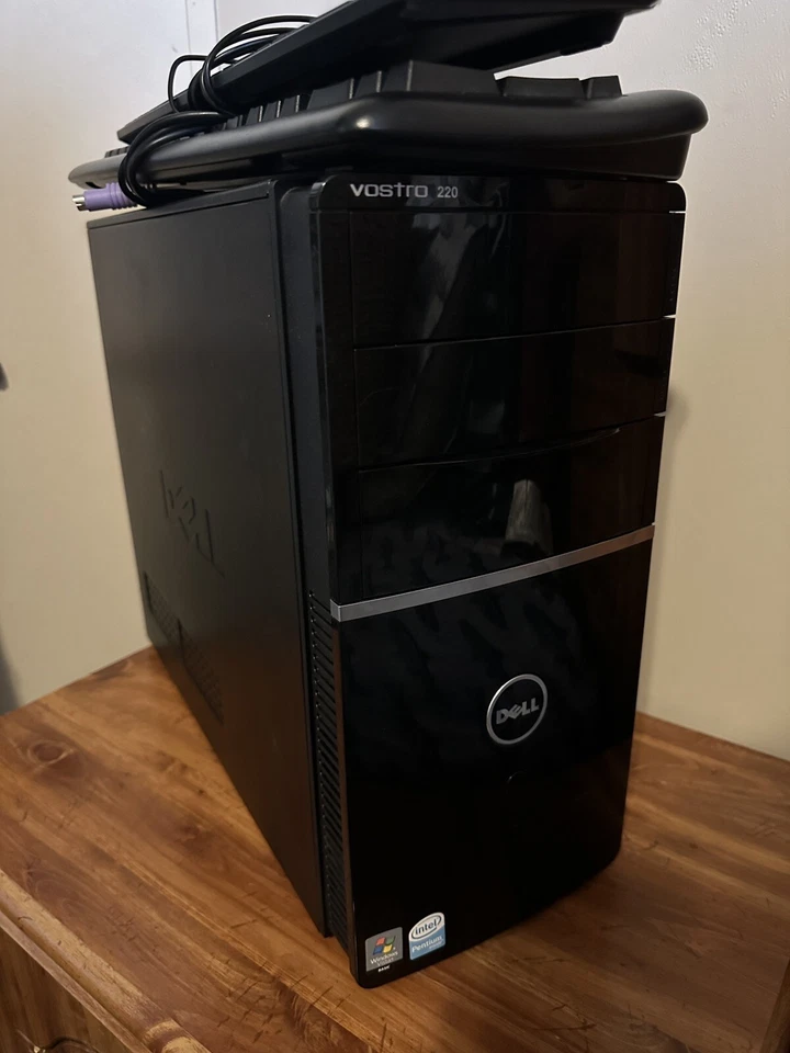 Dell Vostro 220 Intel Core 2 Duo E7400 2,8 GHz 2 GB Ram 500 GB HDD Vista Foto 1 de 1