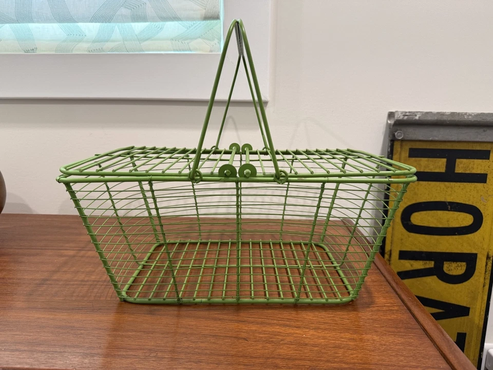 Vintage Green Metal Wire Basket Picnic Storage Organizer Farmhouse Decor Taiwan - Image 1 of 4