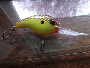 Custom Painted Strike King 5XD 5 XD 15+ Footer Sour Grape Rattle - Picture 1 of 10