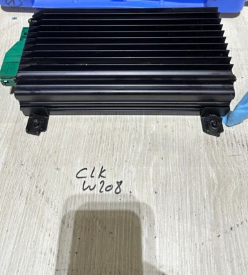 Mercedes-Benz W208 CLK Cabrio Bose Audio-Verstärker 2088200989 - Bild 1 von 2