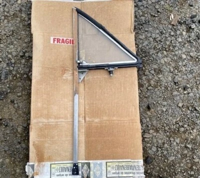 52 53 54 55 Kaiser 1951 puerta delantera izquierda ventilación ventana montaje nos Foto 1 de 4