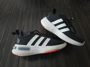 Niños Adidas RACER TR23 Zapatos para Correr ID0334 Negro/Blanco - Talla 12K - Usados en Excelente Condición - Imagen 1 de 16