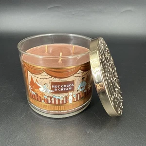 BATH & BODY WORKS 3 WICK CANDLE IN "HOT COCOA & CREAM" - Picture 1 of 3