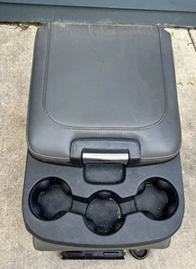 2013-2020 RAM 1500 2500 FRONT CENTER STATIONARY SEAT CUP HOLDER & BACK VENT GRAY - Picture 1 of 14