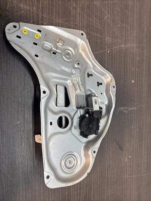 ЗАДНИЙ ПРАВЫЙ СТЕКЛОПОДЪЕМНИК HYUNDAI IX35 MK1 2010–2015 - Изображение 1 из 4