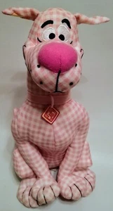 Scooby Doo Rosa Cuadros Guinga Estampado AOP Peluche 14" Juguete Fábrica - Imagen 1 de 6