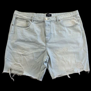boohooMAN Mens Sz 42 Slim Fit Denim Shorts Distressed Raw Hem Bleach Wash Button - Picture 1 of 7