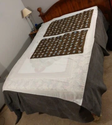 Falda Cama King y 2 Fundas Almohada Largas Grandes a Juego Marrón con Círculos Azules Usadas en Excelente Condición Foto 1 de 4