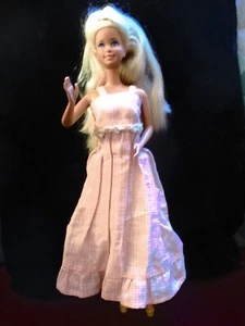 Vestido vintage Barbie XL pelo trenzado cuadros rosa años 90 malasia escena adolescente era jazzie - Imagen 1 de 4