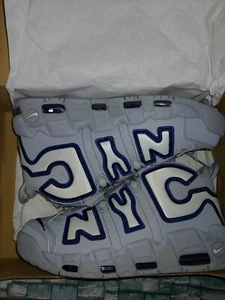 Taglia 8 - Nike Air More Uptempo QS NYC AJ3137-001 NUOVE - Foto 1 di 4