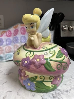 DISNEY TINKER BELL ON A MAGIC MUSHROOM WITH JEWELS & FLOWERS BISCOITO POTE 11" DE ALTURA - Imagem 1 de 4