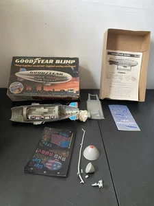 Vintage 1975 Goodyear Blimp Snap Together Modellbausatz von Revell unvollendet lesen - Bild 1 von 20