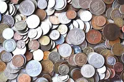 4+ Pounds Of Vintage World Coins Unsearched Bulk Lot Of Foreign Coins & Tokens - Image 1 of 4
