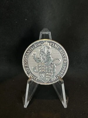 Moneda de plata fina Queen's Beasts Lion of England 2016 2 OZ .9999 en cápsula Foto 1 de 2
