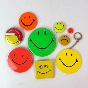 Vintage 70s Pins LOT OF 9 USA Smiley Lot Magnet Keychain Neon Square Multicolor - Picture 1 of 7