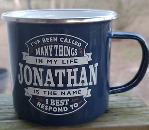 GESCHICHTE UND HERALDIK PERSONALISIERT JONATHAN EMAILLEGESCHIRR BLECHBECHER 16 OZ. CAMP 😁 - Bild 1 von 1