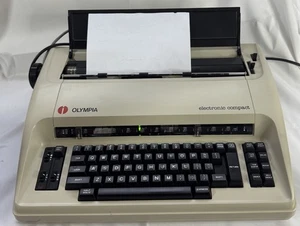 Máquina de escribir compacta electrónica Olympia de colección probada Alemania portátil - Imagen 1 de 12