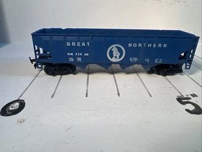 Roco HO Scale 40' Great Northern 71950 4-Bay Hopper Car - Image 1 of 4