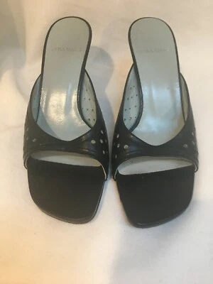 VERA WANG BLACK LEATHER KITTEN HEEL SLIDE 6.5 - Image 1 of 4