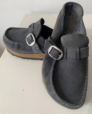 Tamanco Birkenstock Buckley de camurça feminino 8 masculino 6 azul acinzentado fivela deslizante - Imagem 1 de 4