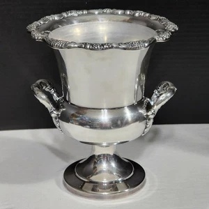 Refrigeratore vino Poole 423 Silverplate EPCA con fodera a forma di trofeo secchiello ghiaccio - Foto 1 di 24