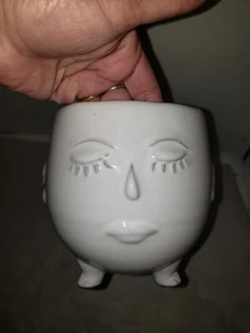 Jarrón cabeza 3D antropomórfico pies arcilla terracota blanco jardinera facial Mrs Pots  - Imagen 1 de 7