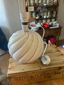 Vintage 1970’s 1980’s Large Round White & Gold Swirl Design Table Lamp – Great! - Picture 1 of 1