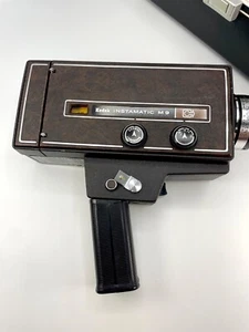 Cámara de cine portátil Kodak Instamatic M9 con estuche de plástico duro y rollo de película usado - Imagen 1 de 23