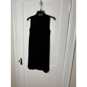 Tiana B. Mini abito corto nero smanicato finto collo minimalista elasticizzato mini swing SM - Foto 1 di 6