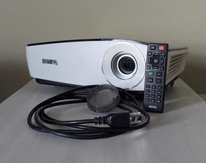 BenQ Digital Projector MX661 with Wireless Remote and Power Cable - Picture 1 of 11