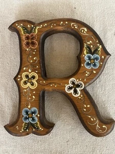 Vintage handbemalte Rosemaling Holz "R" Plakette mit Blumenrollen und Blättern - Bild 1 von 6
