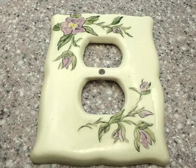 Tampa de placa de tomada elétrica vintage feita à mão, pintada à mão, flores rosa - Imagem 1 de 4
