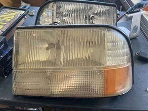 B410. 1998-2005 GNC Sonoma Headlights With Led Bulbs - Picture 1 of 10