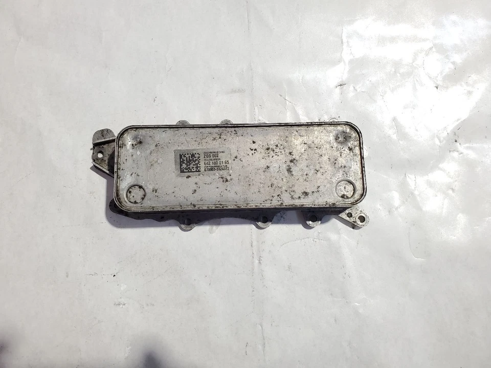 Dodge Sprinter Van 3500 2008 enfriador de aceite de motor OEM 3,0 L diésel 6421800165 Foto 1 de 4