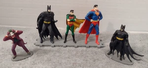 Figuras/lote de 5 figuras de plástico y fundidas a presión de Batman, Robin, Joker, Superman - Imagen 1 de 5