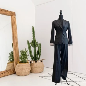 Elie Tahari Women’s S 2 PC Pinstriped Blaze Flare Leg Pant Suit Set Black - Picture 1 of 18