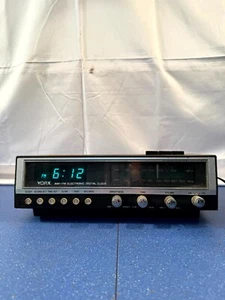 Vintage Yorx R5139 AM/FM Electronic Digital Clock Radio | POWERS ON UNTESTED - Picture 1 of 9