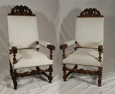 ANTIGUO PAR DE SILLAS TRONO RENACIMIENTO GÓTICO TALLADO MADERA OSCURA ORNAMENTADAS DEL SIGLO XIX Foto 1 de 4
