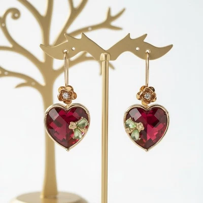 Pendientes colgantes corazón piedra Betsey Johnson | piedra facetada roja púrpura Foto 1 de 4