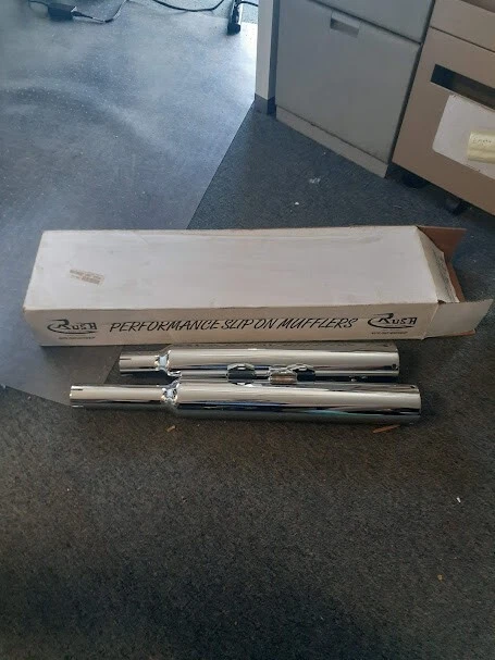 Par de silenciadores Rush para una Harley Davidson Deuce y Fatboy modelos 2000 a 2006 Foto 1 de 4