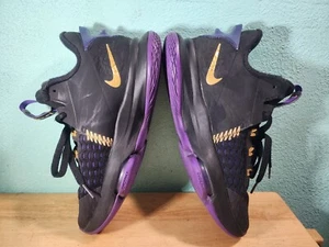Men's Nike LeBron Witness 5 Fierce Purple Metallic Gold 2020 Size 7.5 - Picture 1 of 11